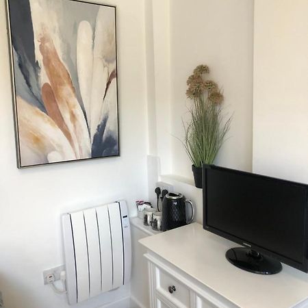 Lovely Modern Decorated 1 Bed Studio Newport  Exterior photo