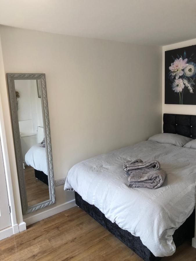 Lovely Modern Decorated 1 Bed Studio Newport  Exterior photo