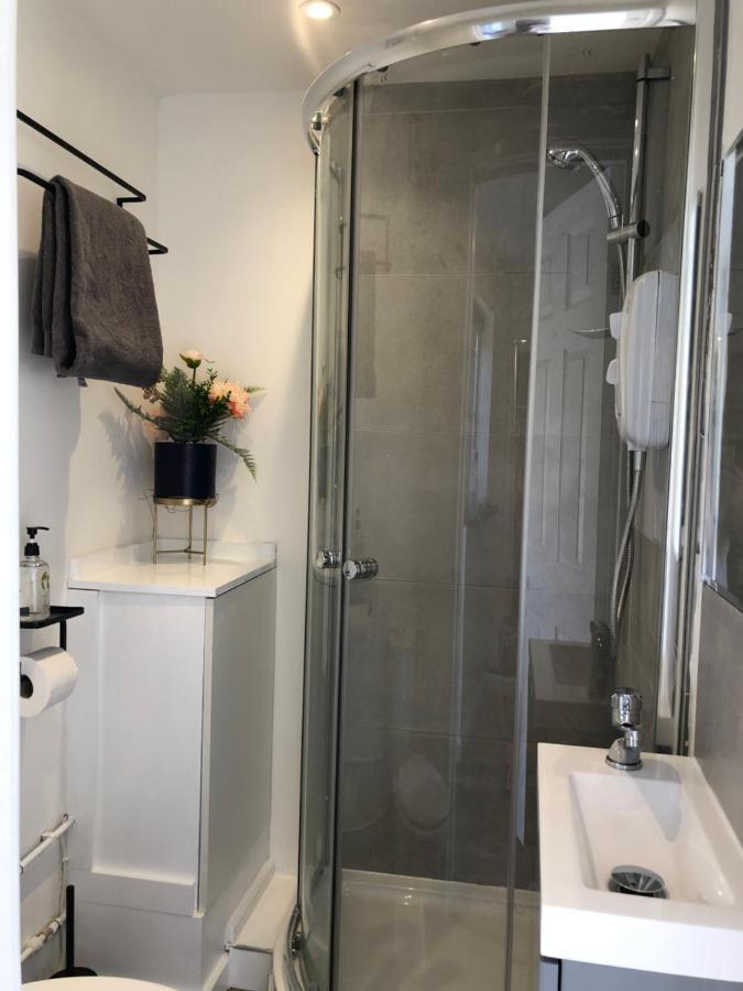 Lovely Modern Decorated 1 Bed Studio Newport  Exterior photo